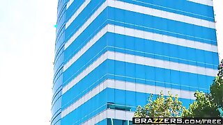 Brazzers - Big Butts Like It Big -  Anal Coverage scene starring Nyomi Banxx & James Deen